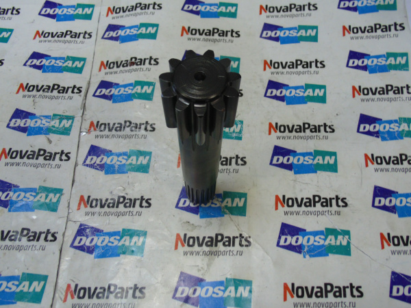 K9007390 Вал редуктора хода(2)